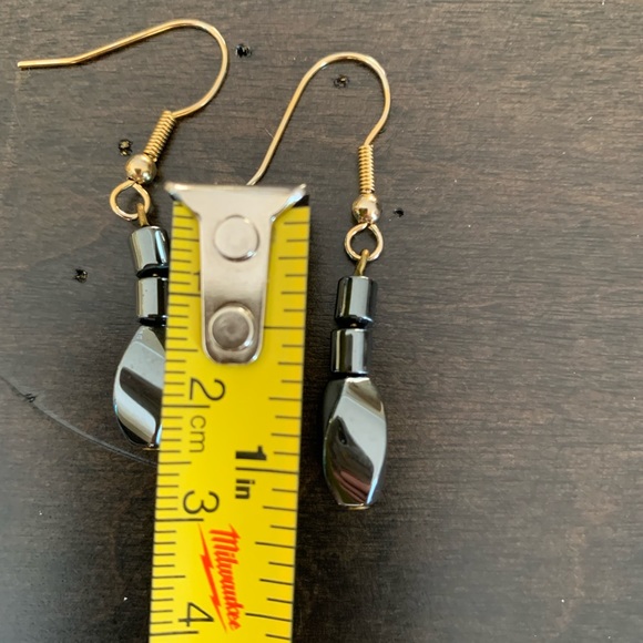 Hanging earrings and necklace. - Picture 2 of 5